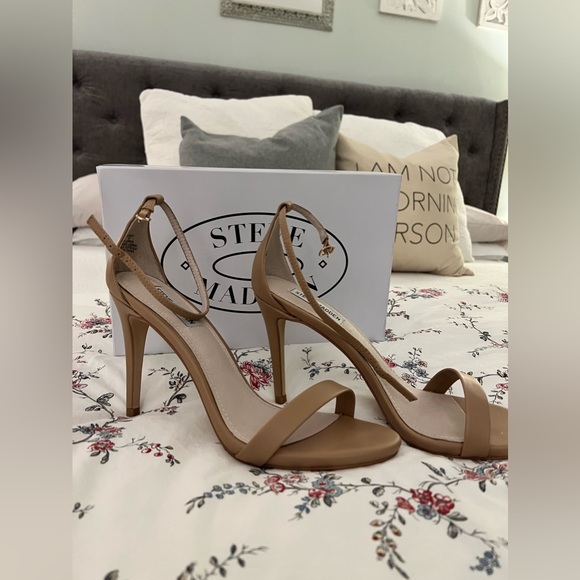 Steve Madden Shoes - Steve Madden Heels in Nude, Size 10